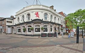 Oyo The Red Lion Hotel